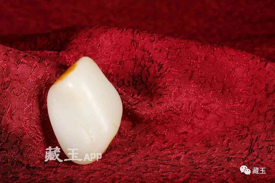 和田籽料价格多少钱一克(和田玉的八个等级)插图6 和田籽料价格多少钱一克(和田玉的八个等级)插图6