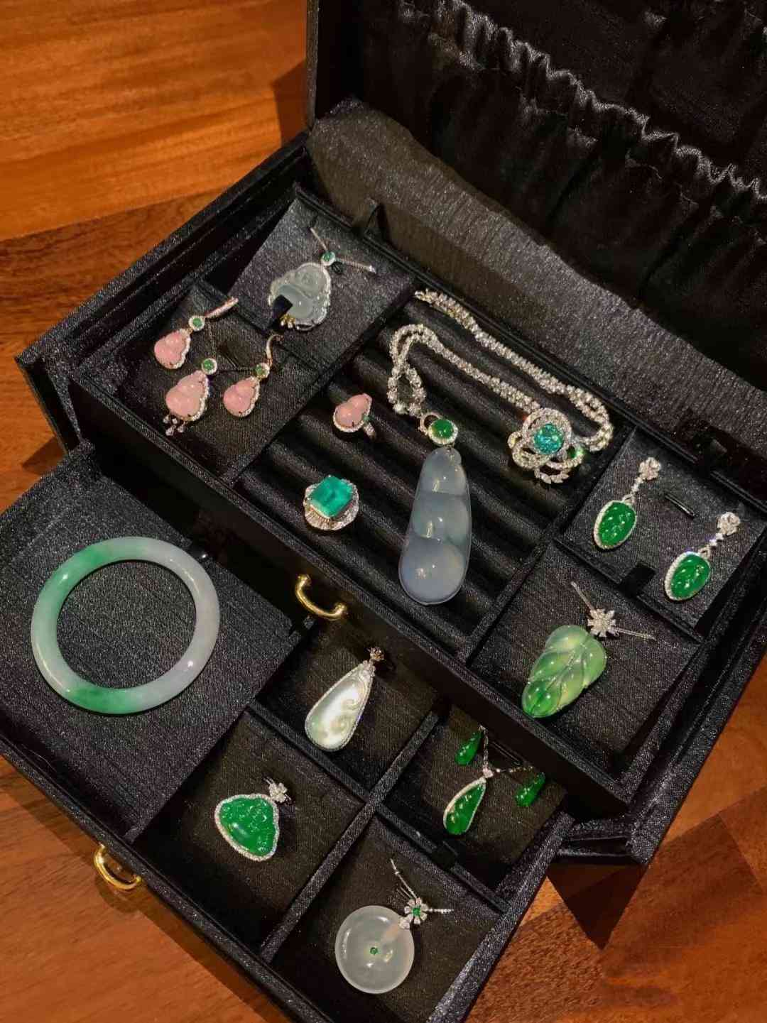 玉和翡翠有什么区别(玉和翡翠有什么区别哪个价值大一点)插图1