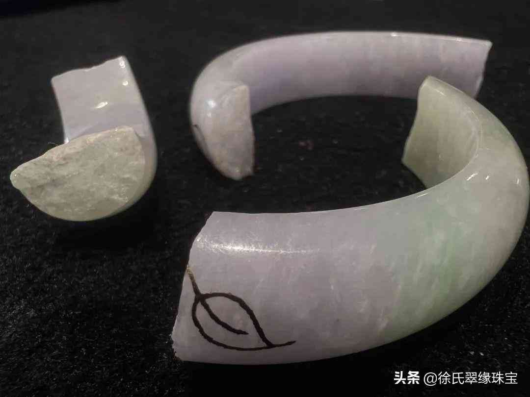 玉镯子裂缝还能养人吗(玉镯裂了还能养人吗)插图2