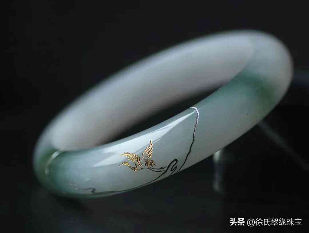 玉镯子裂缝还能养人吗(玉镯裂了还能养人吗)插图5