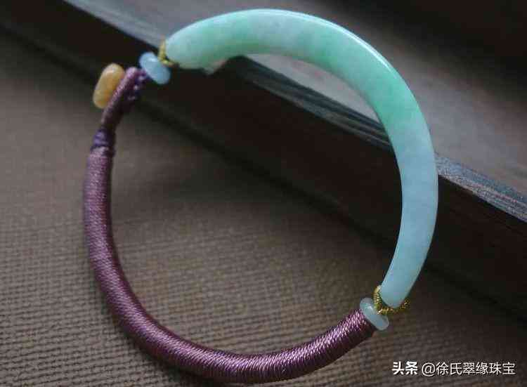 玉镯子裂缝还能养人吗(玉镯裂了还能养人吗)插图8