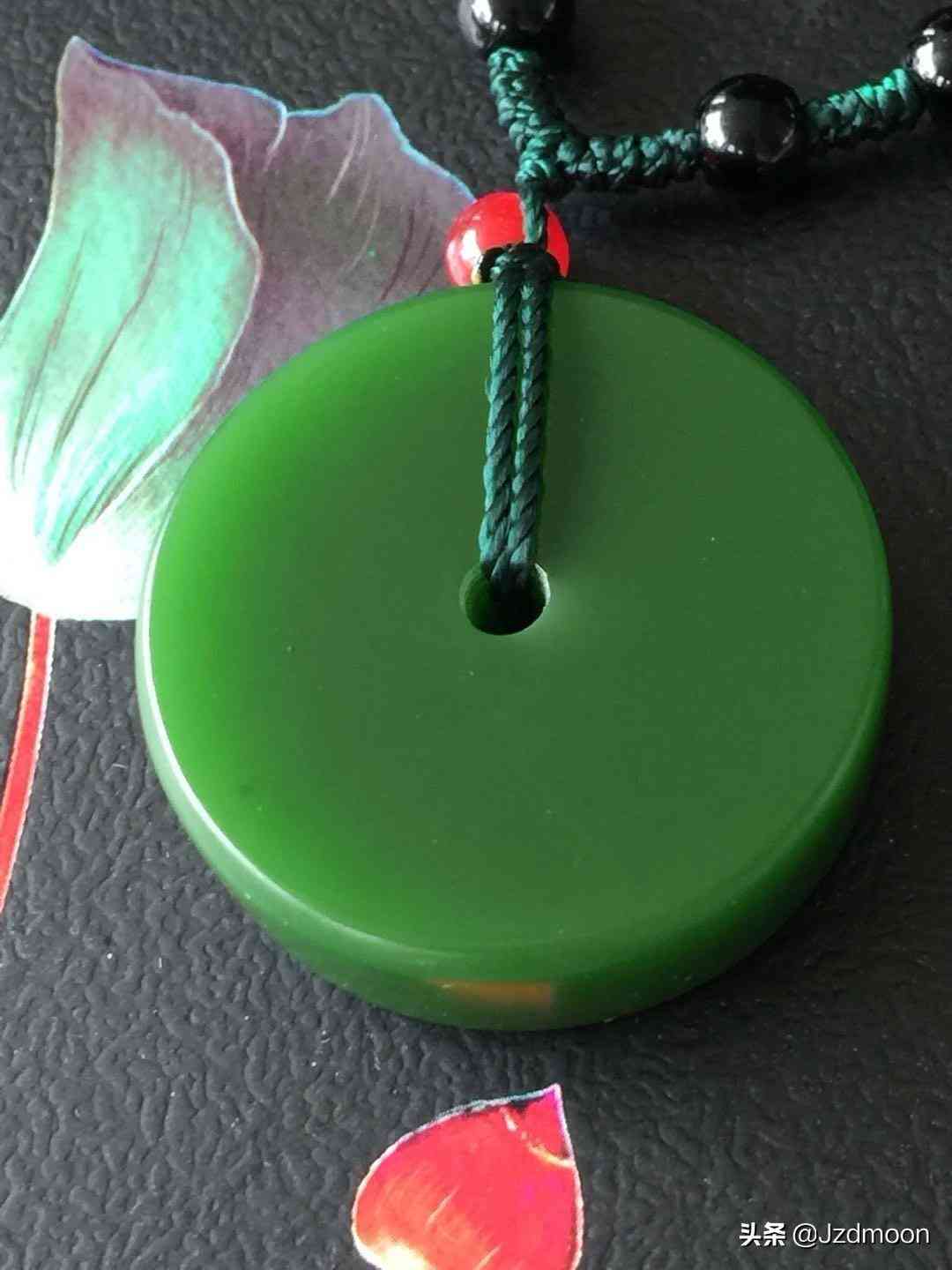 和田玉碧玉挂坠s925的价格(和田碧玉坠多少钱一个)