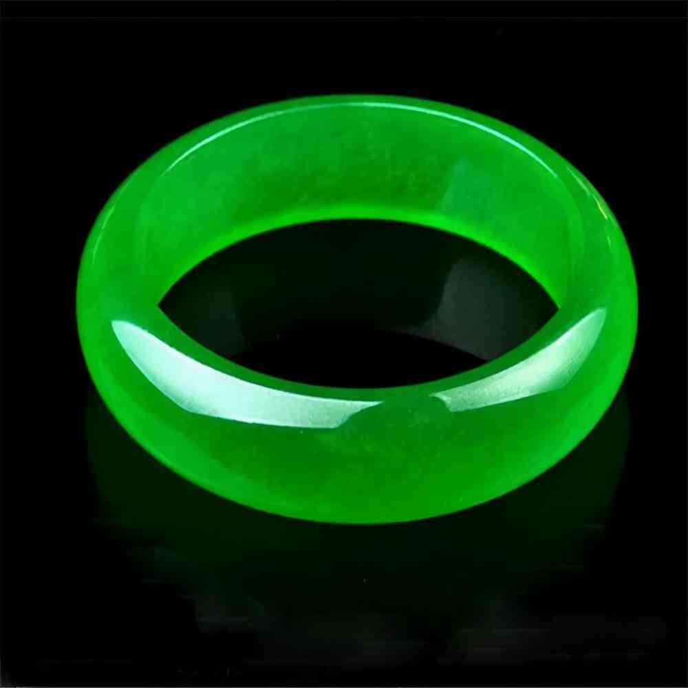 石英岩玉和翡翠哪个好(石英岩玉是翡翠吗)