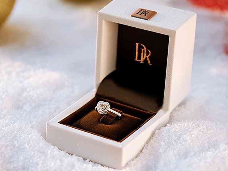 三克拉钻戒大概要多少钱(三克拉钻戒多少钱一枚)插图2