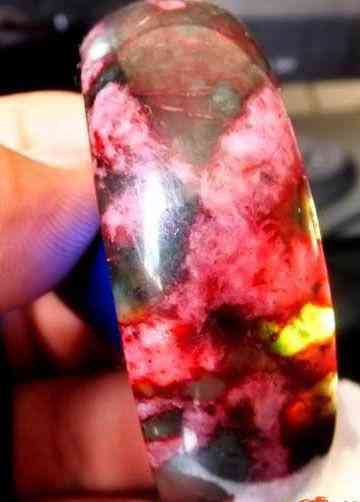 东陵石手镯价格(东陵石多少钱一克)插图22 东陵石手镯价格(东陵石多少钱一克)插图22