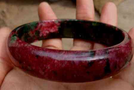 东陵石手镯价格(东陵石多少钱一克)插图24 东陵石手镯价格(东陵石多少钱一克)插图24