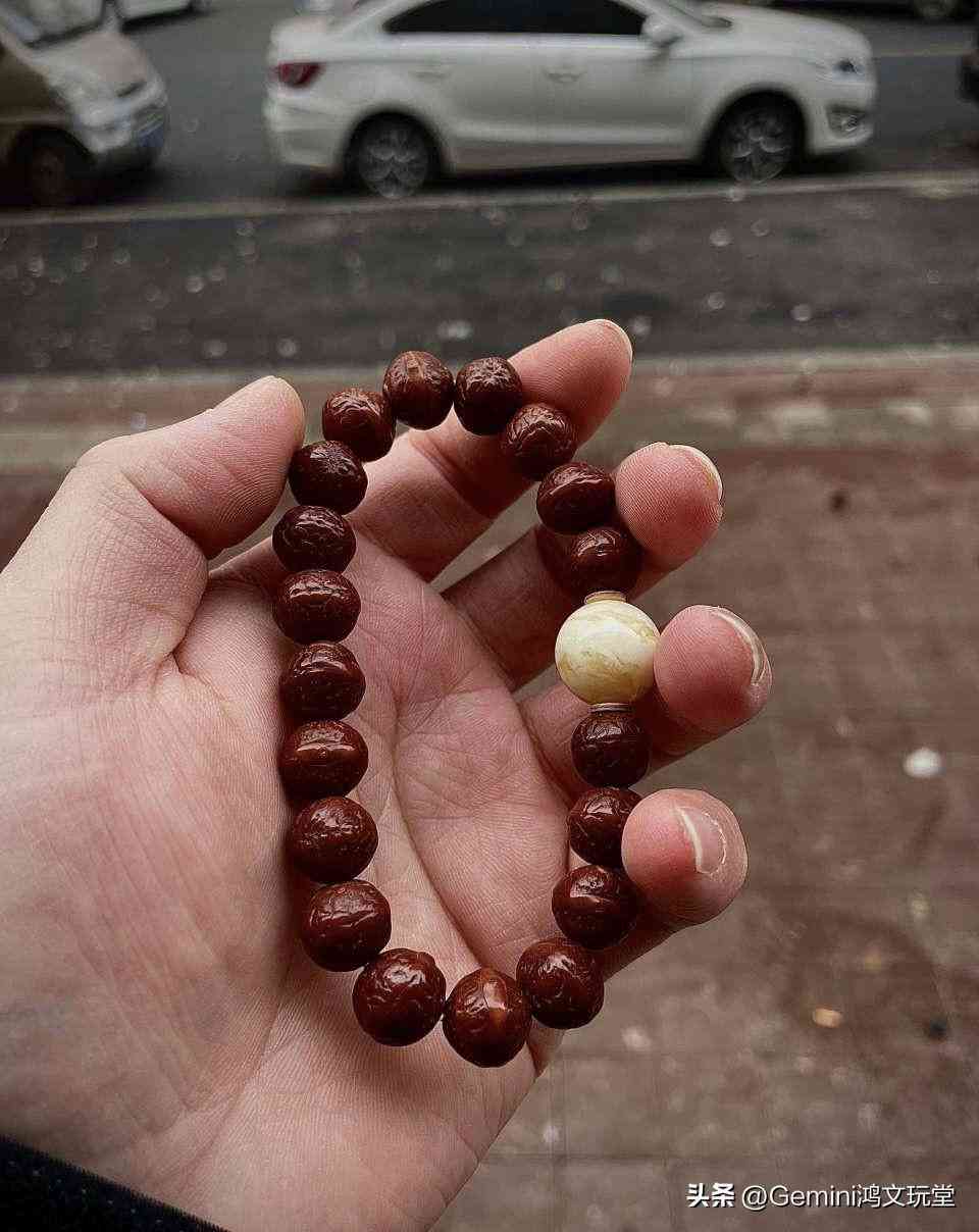 佛珠手串什么材质最好(佛珠手串什么材质的好)插图1 佛珠手串什么材质最好(佛珠手串什么材质的好)插图1