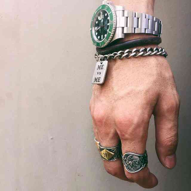 男士戴戒指怎么戴(男士戴戒指怎么戴才霸气)