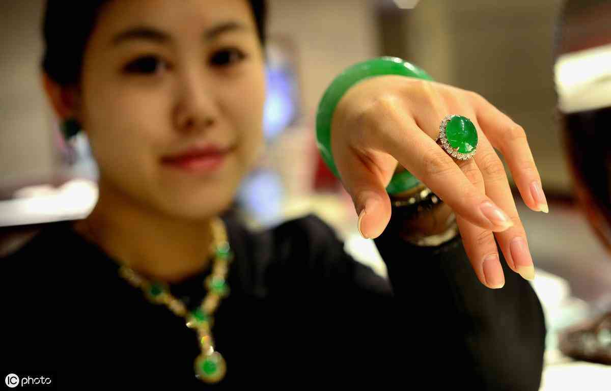 玛瑙和玉哪个更有灵性(玛瑙和玉哪个辟邪)插图2