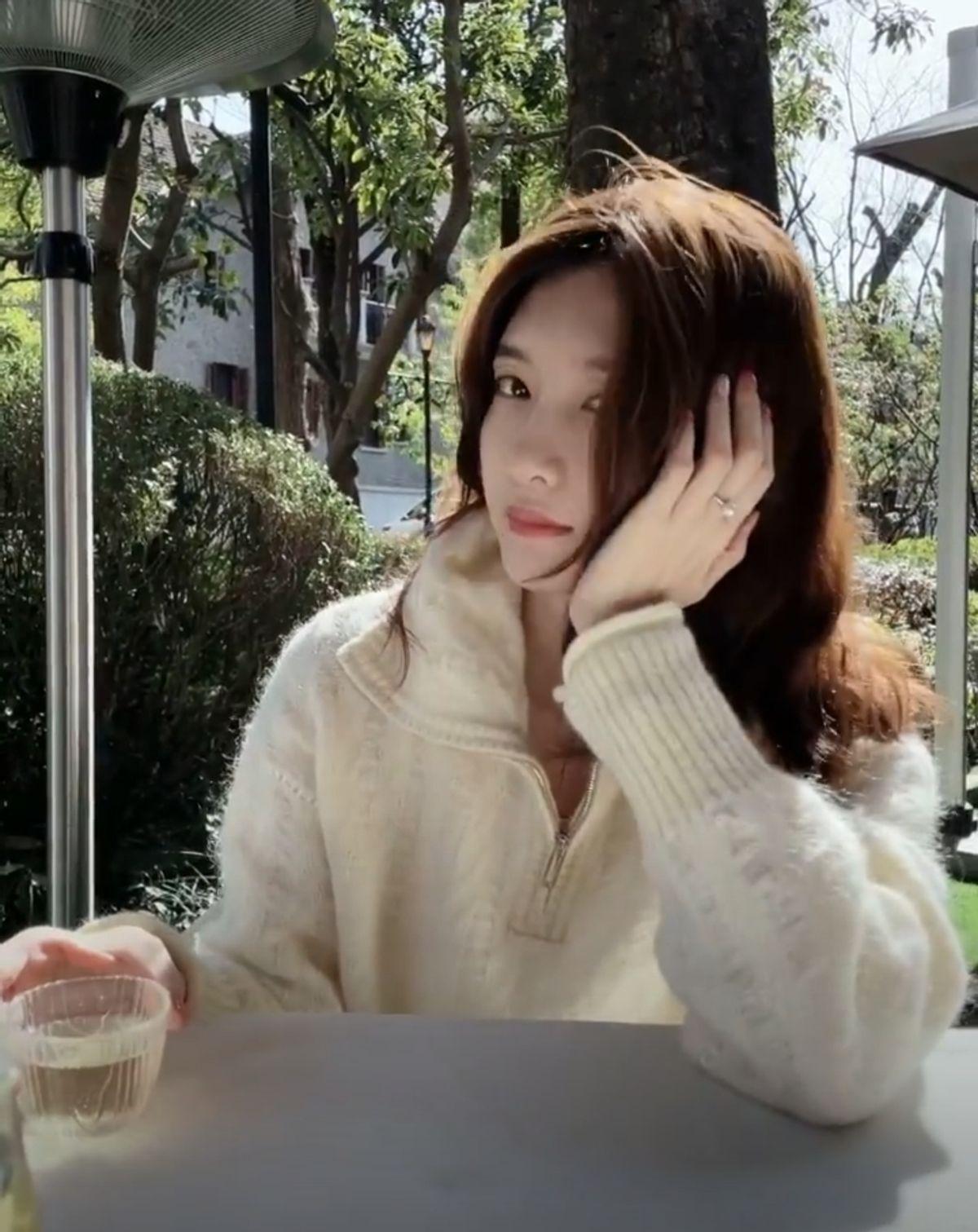 戒指戴中指女(戒指戴中指女的)插图2