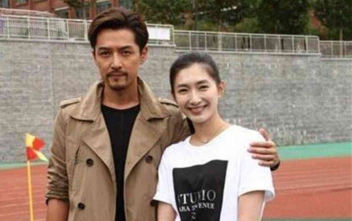 戒指戴中指女(戒指戴中指女的)插图3