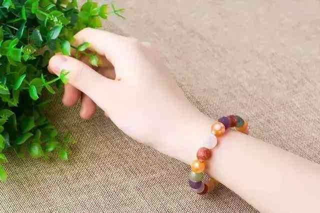 紫水晶和黄水晶哪个更招财(黄水晶适合什么属相的人)插图8