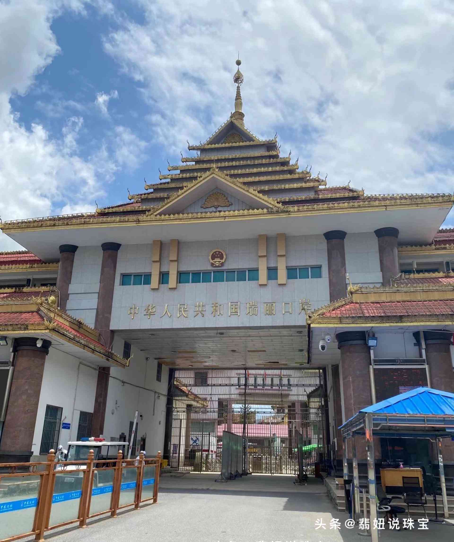 瑞丽翡翠交易市场(瑞丽翡翠交易市场做直播客服一月工资多少)插图1