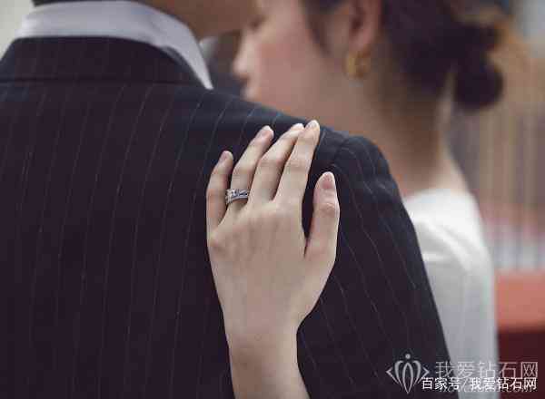 求婚先买个普通戒指再买钻戒(结婚戒指一般买多少钱)