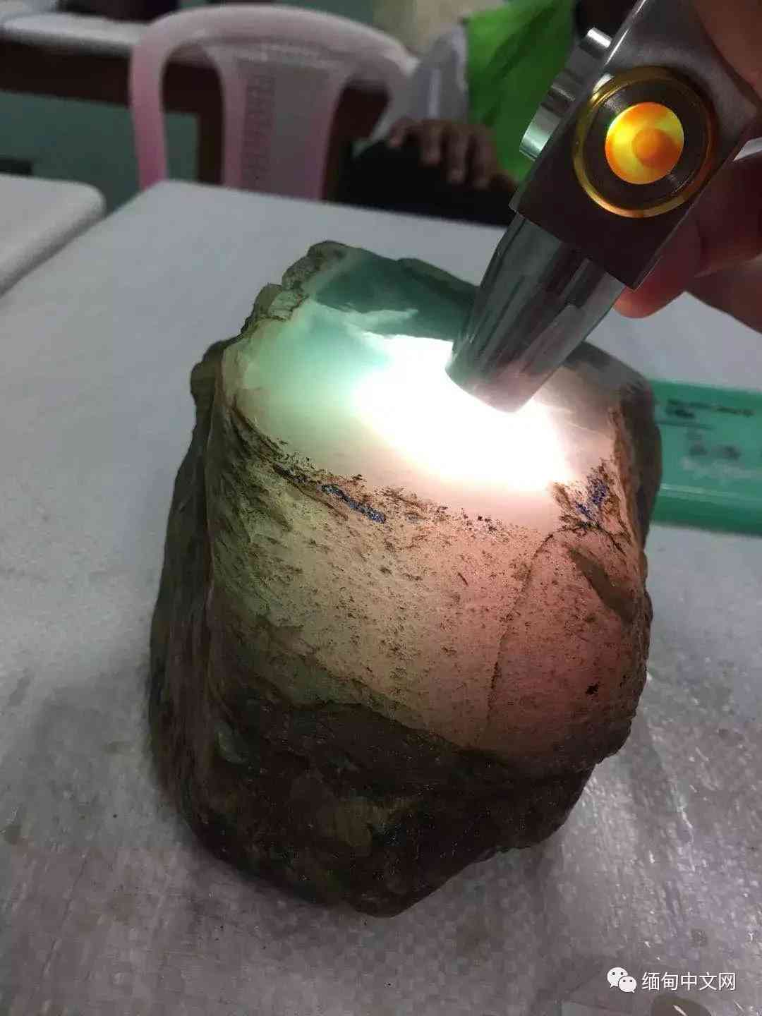 缅甸翡翠原石直播(缅甸翡翠视频直播)插图5