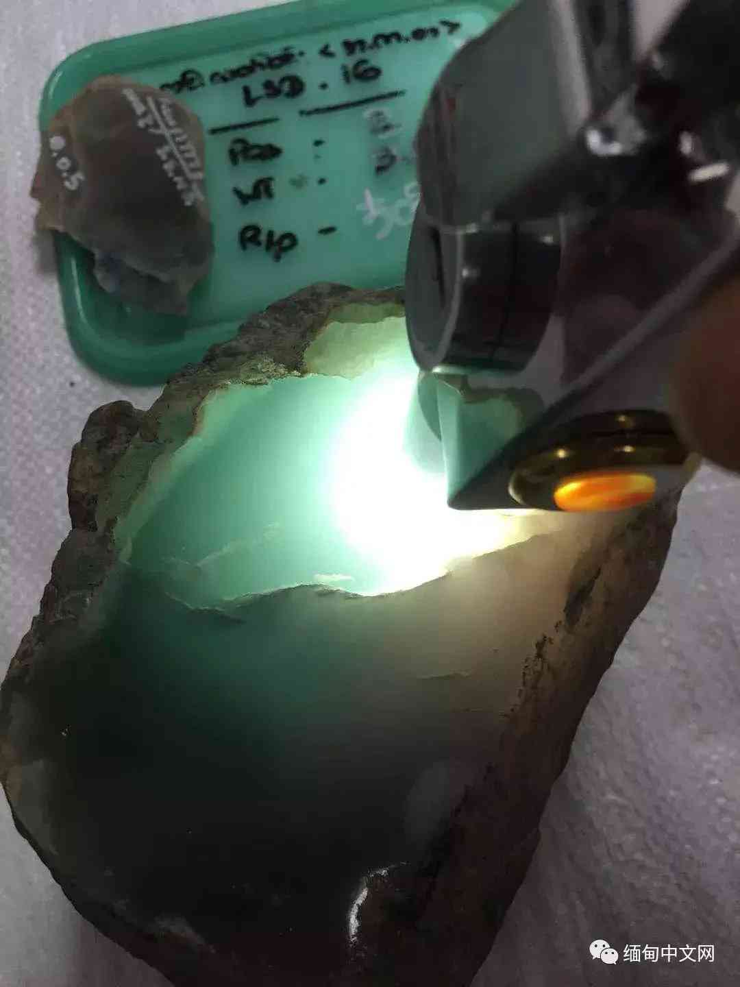 缅甸翡翠原石直播(缅甸翡翠视频直播)插图7