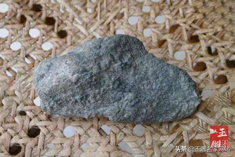 玉石原石怎么看(哔哩哔哩)