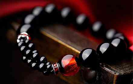 黑玛瑙的功效与作用(黑曜石的功效与作用佩戴禁忌)插图5 黑玛瑙的功效与作用(黑曜石的功效与作用佩戴禁忌)插图5