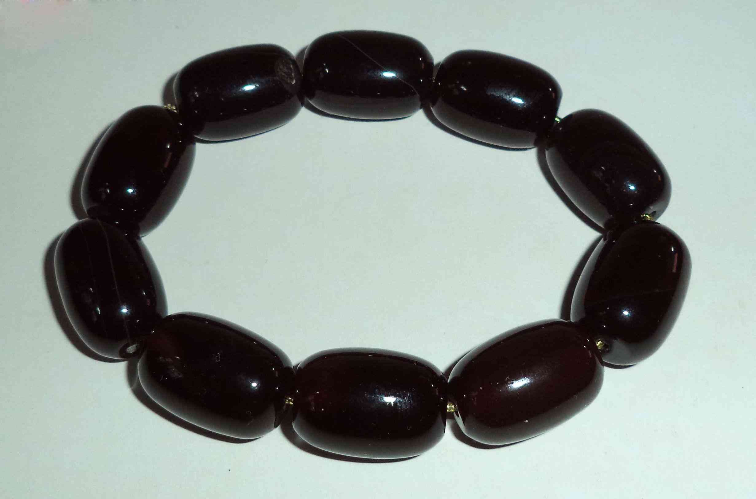 黑玛瑙的功效与作用(黑曜石的功效与作用佩戴禁忌)插图7 黑玛瑙的功效与作用(黑曜石的功效与作用佩戴禁忌)插图7