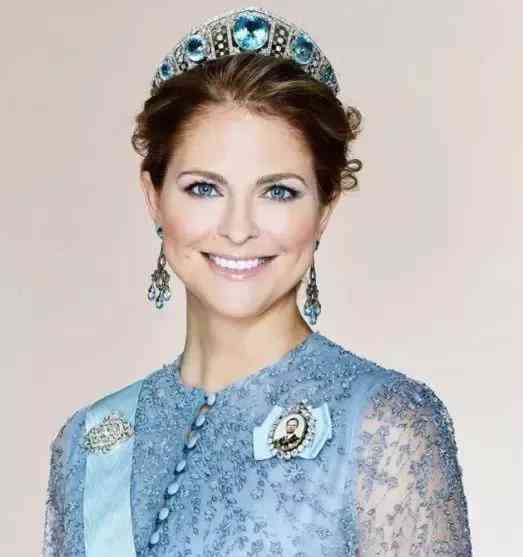 海蓝宝石手镯(海蓝之谜翡翠手镯)插图6