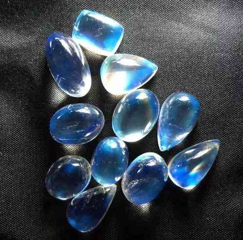 银月光石的功效与作用(白蓝灰三种月光石功效的区别)插图1