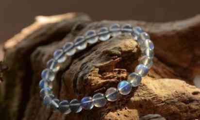 银月光石的功效与作用(白蓝灰三种月光石功效的区别)插图4