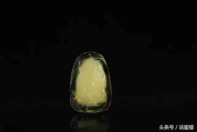 长期佩戴琥珀的功效与作用(琥珀戴久了会有灵性吗)