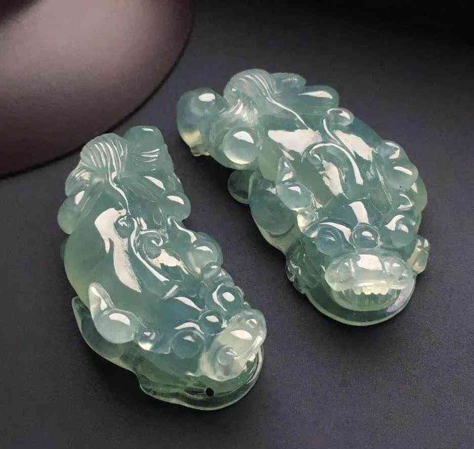 翡翠貔貅吊坠的佩戴方法(翡翠貔貅吊坠大全)