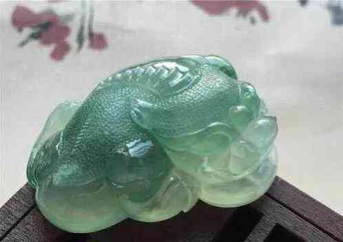 翡翠貔貅吊坠的佩戴方法(翡翠貔貅吊坠大全)插图1