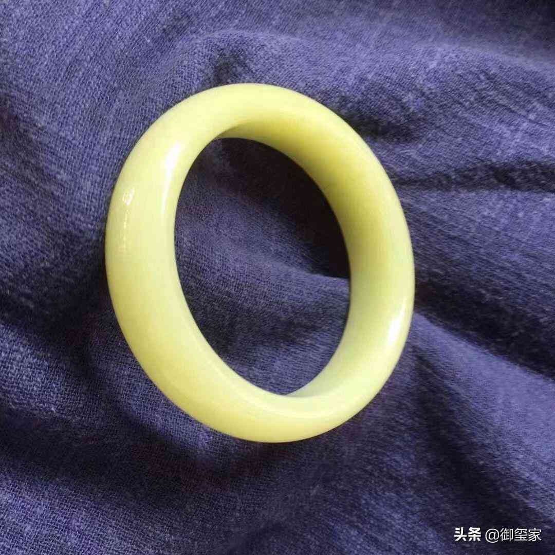 和田玉的手镯多少钱(和田玉的手镯多少钱一只)插图3