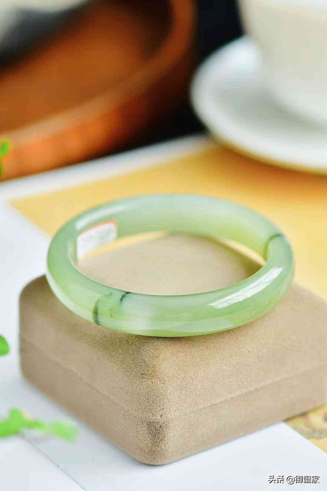 和田玉的手镯多少钱(和田玉的手镯多少钱一只)插图5