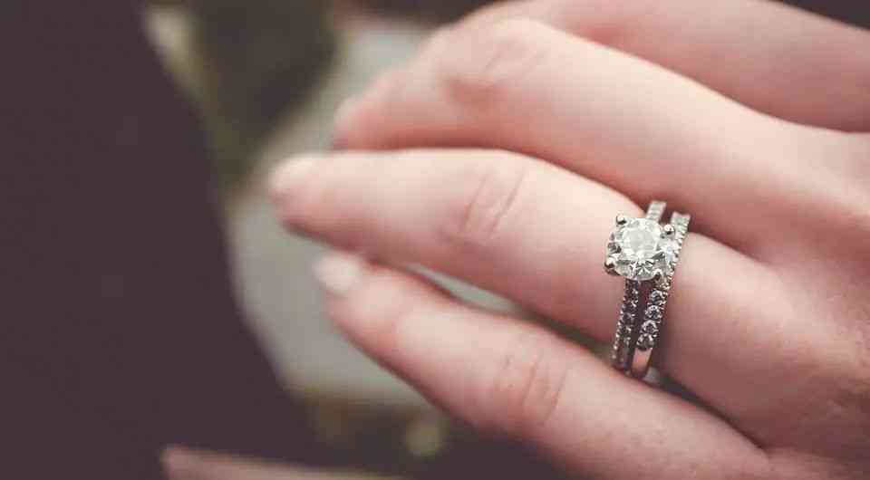 harrywinston对戒价格(harrywinston结婚对戒多少钱)插图3