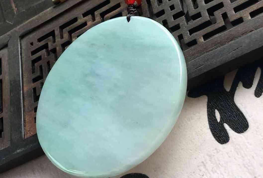 翡翠如何看品质好与不好(翡翠与玉石的区别)插图1