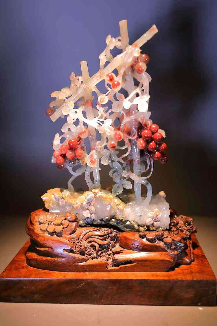 桂林鸡血玉全是假的(三种女人不适合戴玉)插图6