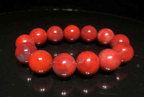 桂林鸡血玉全是假的(三种女人不适合戴玉)插图9