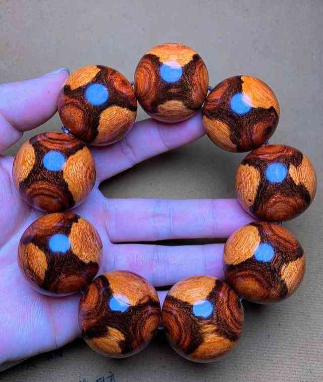 海南黄花梨手串价格(海南黄花梨手串真假辨别)