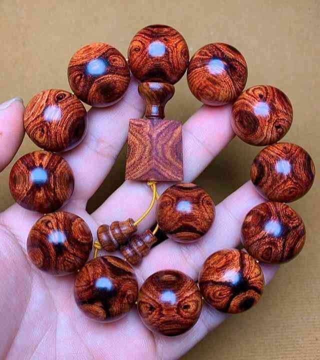 海南黄花梨手串价格(海南黄花梨手串真假辨别)插图4