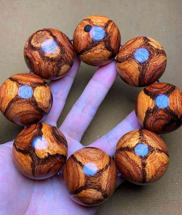 海南黄花梨手串价格(海南黄花梨手串真假辨别)插图5