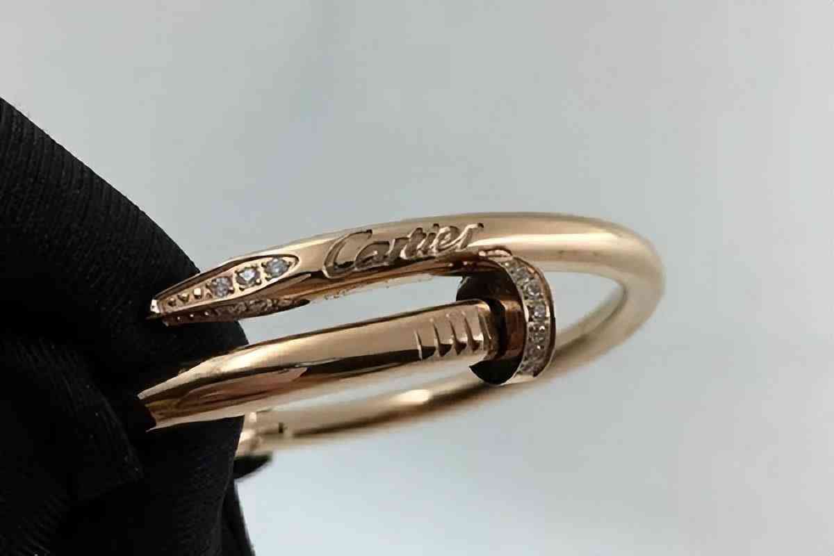 卡地亚手镯多少钱一克(卡地亚手镯多少钱一克AU750)插图2