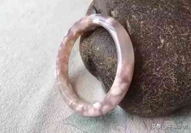 樱花玛瑙手镯一般多少钱(樱花玛瑙其实就是塑料)插图2 樱花玛瑙手镯一般多少钱(樱花玛瑙其实就是塑料)插图2