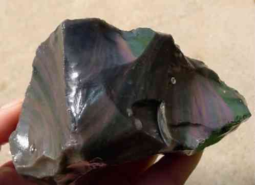 冰种黑曜石和玻璃区别(冰种黑曜石价格一般在多少)