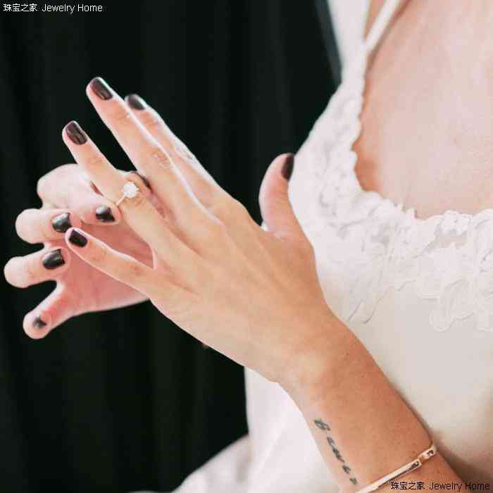 婚戒应该戴在哪个手指(婚戒应该戴在哪个手指上)插图7