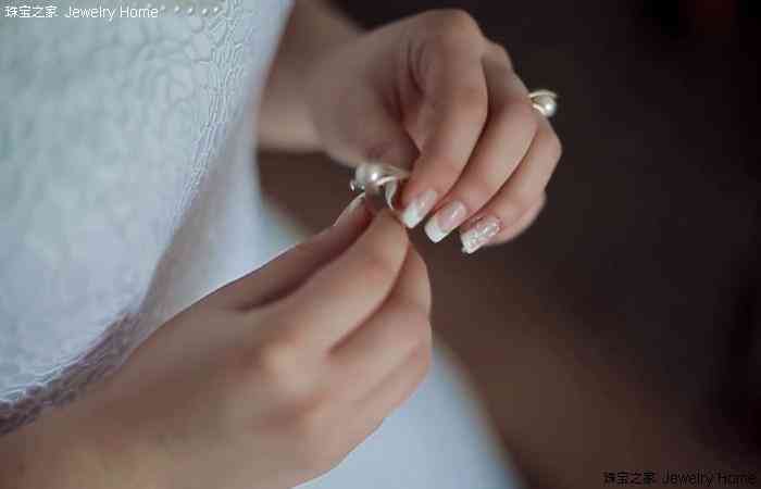 婚戒应该戴在哪个手指(婚戒应该戴在哪个手指上)插图10