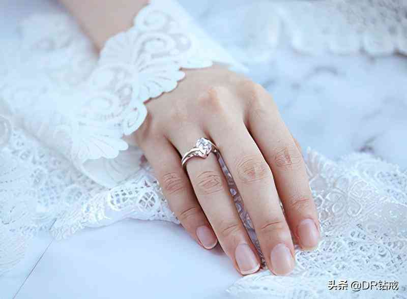 钻戒纯度买哪个级别的好(钻戒最纯是什么级别)