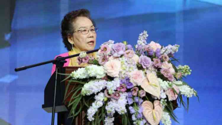 香港翡翠论坛(香港翡翠app下载)插图1