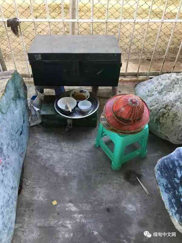 缅甸翡翠手镯价格(缅甸翡翠玉镯价格)插图5