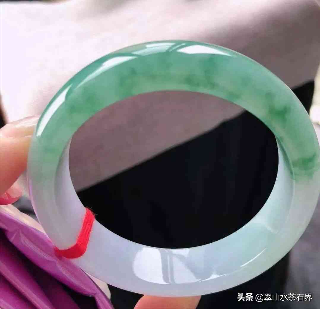 翡翠手镯价格(翡翠手镯糯种价格)