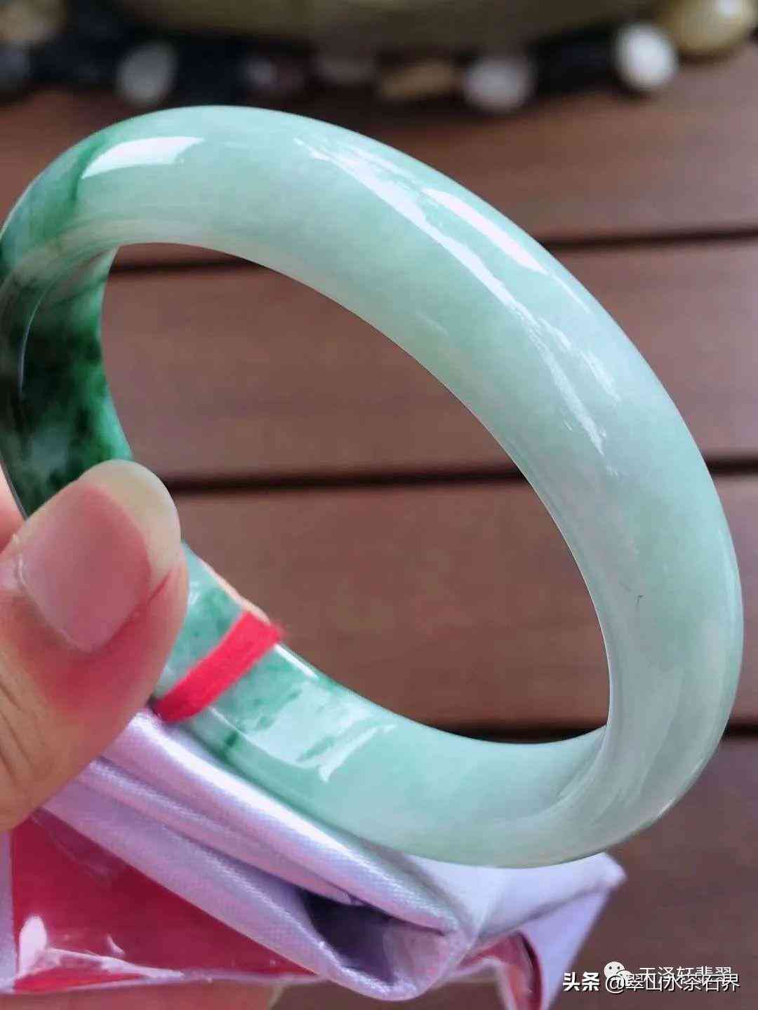 翡翠手镯价格(翡翠手镯糯种价格)插图7