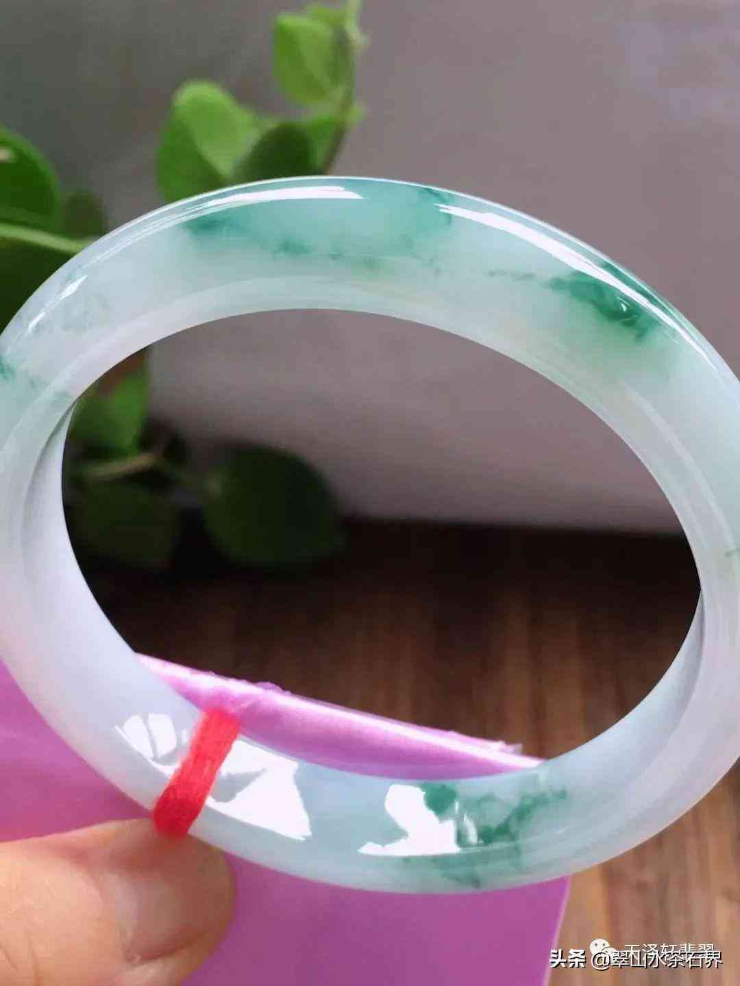 翡翠手镯价格(翡翠手镯糯种价格)插图8