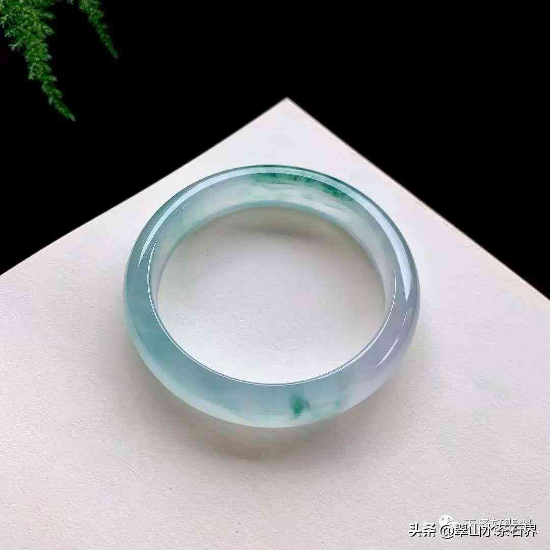 翡翠手镯价格(翡翠手镯糯种价格)插图17